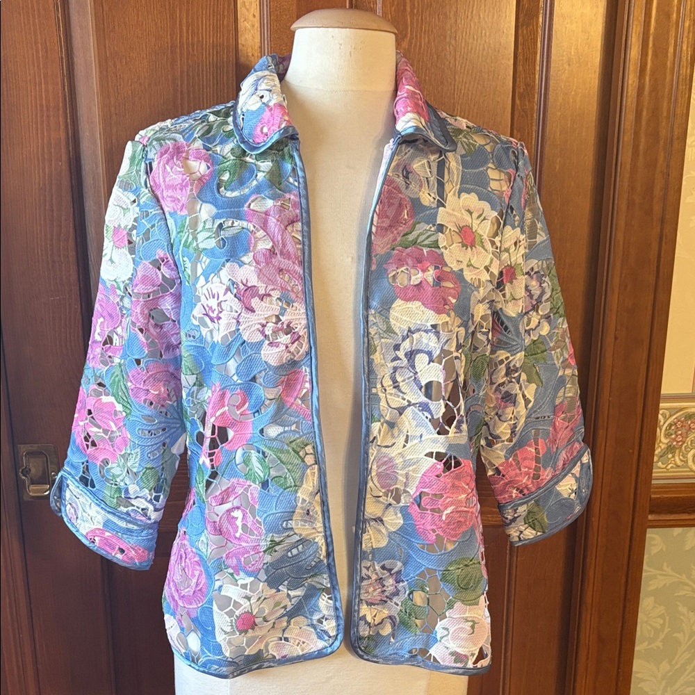 Draper’s and Damon’s Floral Women's Blazer in Pink and Blue. Petite Medium